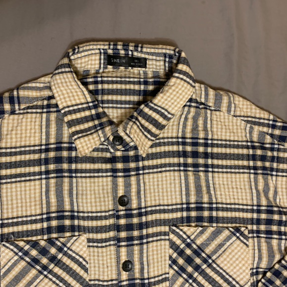 Casual Button-up Shirt - Picture 2 of 3